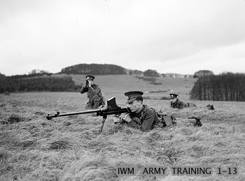 Британские солдаты с ПТР Boys на учениях