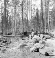 Финские солдаты с ПТР Lahti L-39