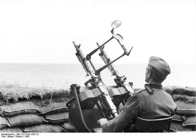 Спарка из пулеметов MG-34 на зенитном станке
