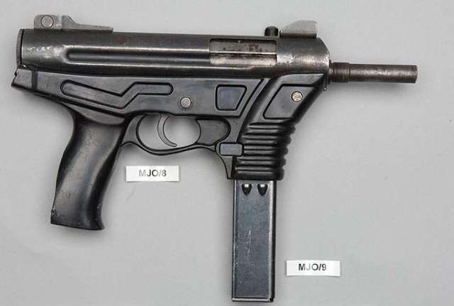 Пистолет-пулемет Agram 2002
