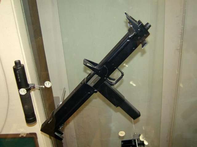 Пистолет-пулемет ПП-90 «Пенал» в боевом состоянии