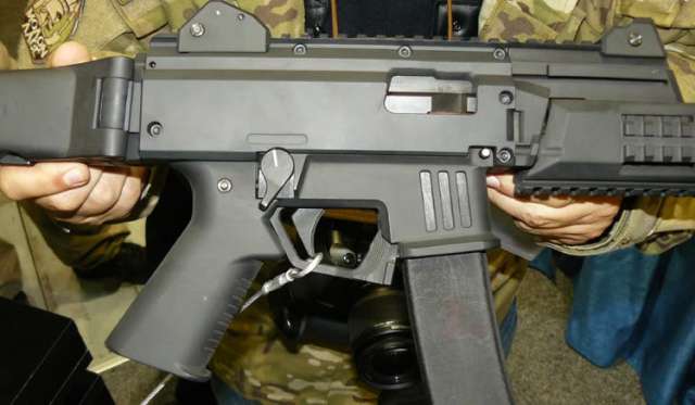 Вид на ствольную коробку пистолета-пулемета Skorpion EVO III