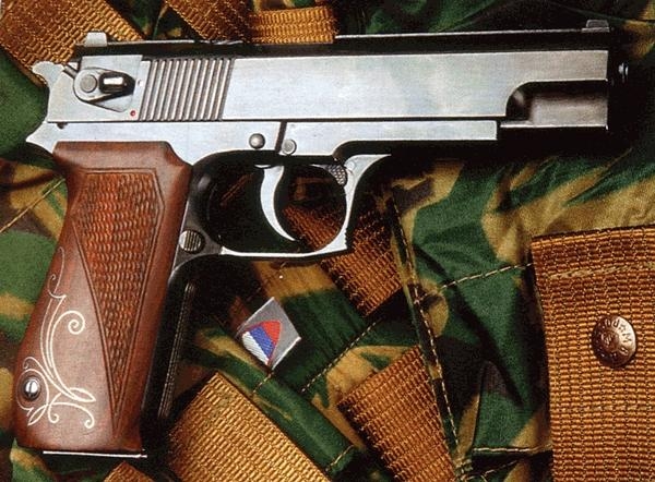 Пистолет ОЦ-27 Бердыш с деревянными накладками на рукоятку