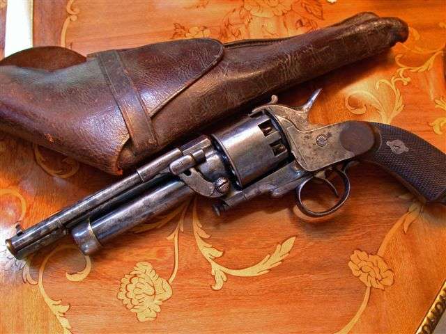 Капсульный револьвер LeMat с кобурой времен Гражданской войны в США